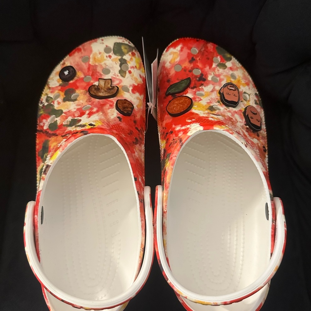 Jimmy Kimmel Pizza Crocs Brand New Size 10 - Picture 3 of 4